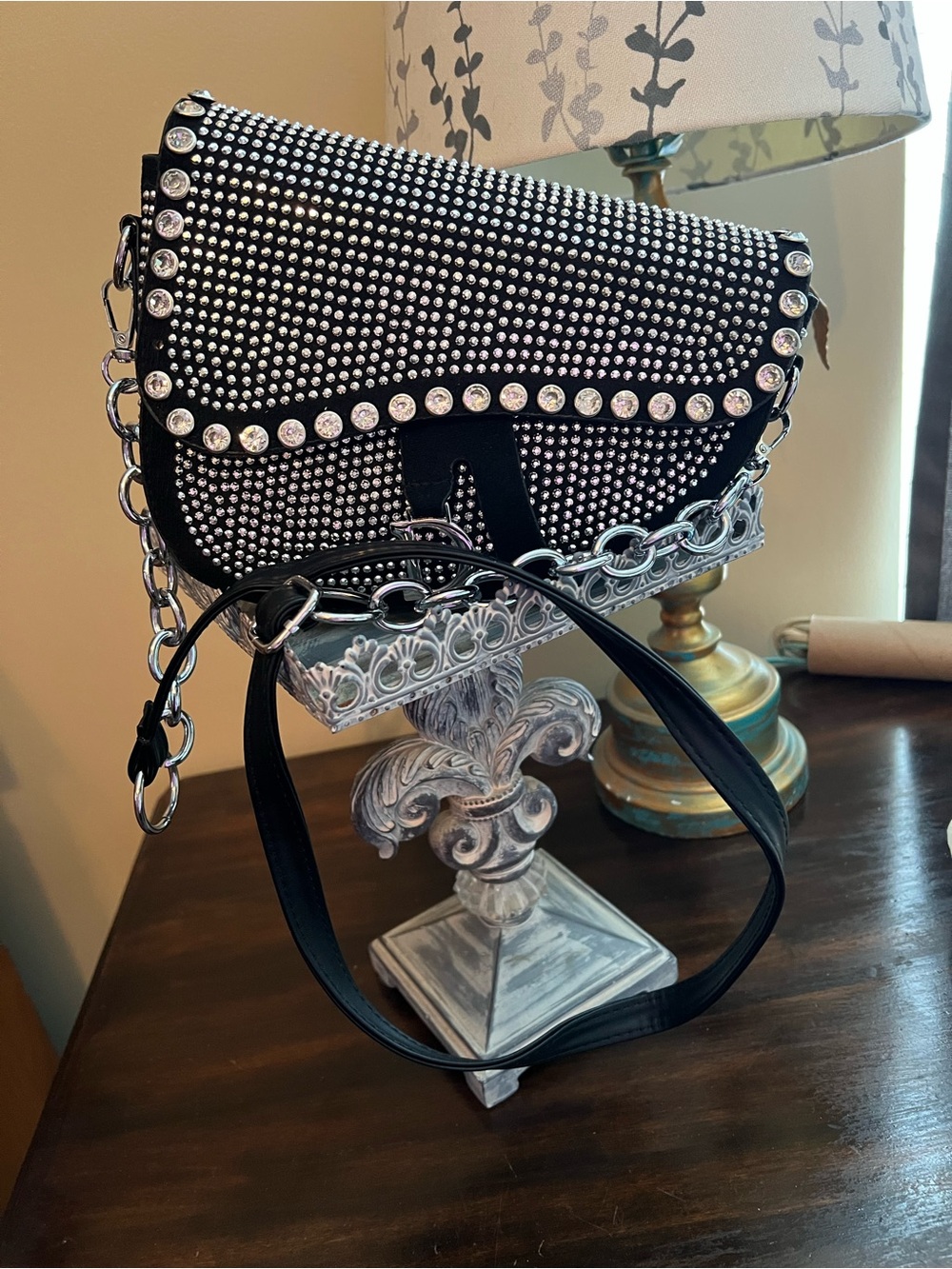 🦋 Black Crystal-Embellished “Faux”Crossbody Bag with Silver Chain